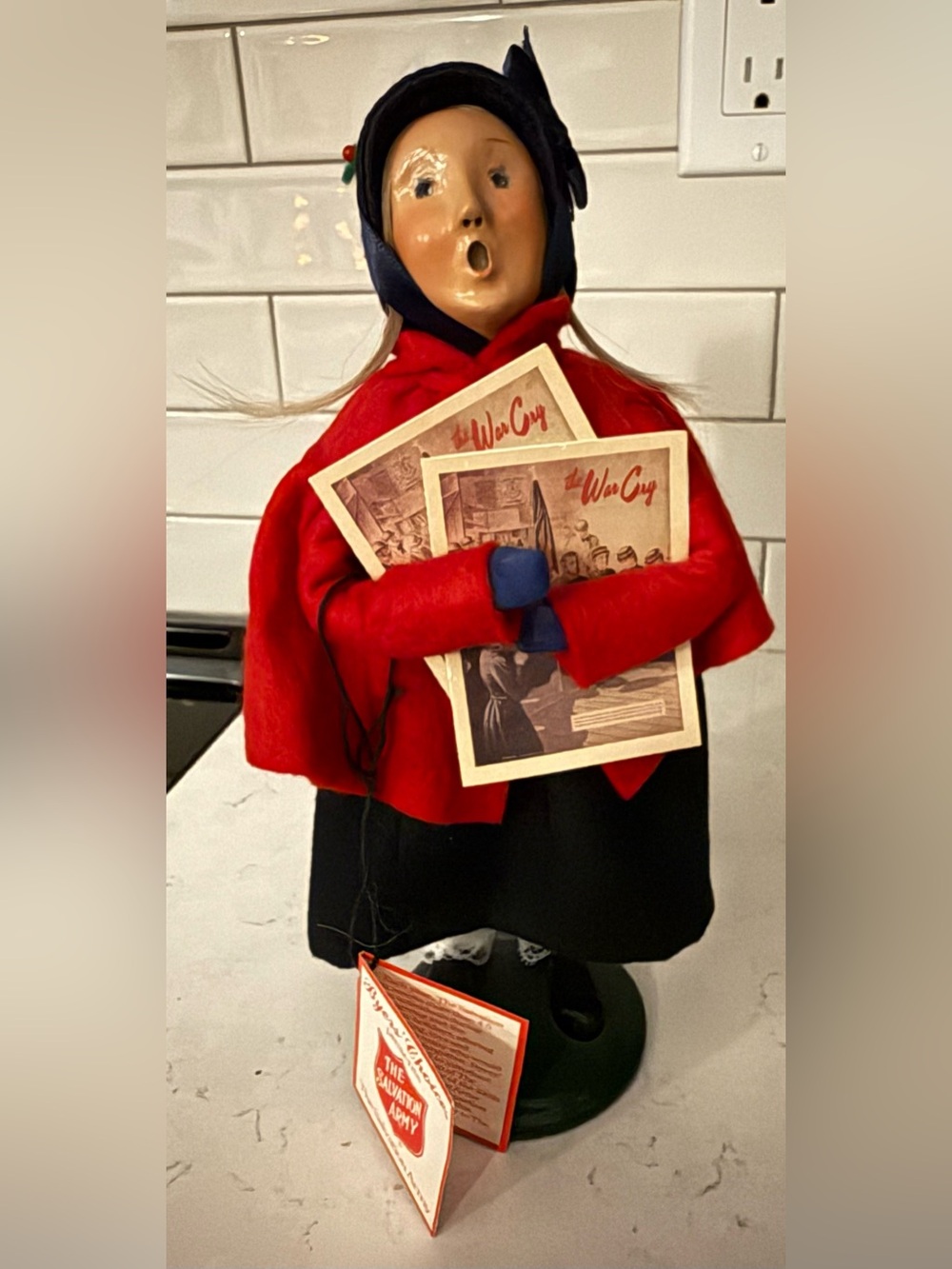 Byers ‘ choice Caroler